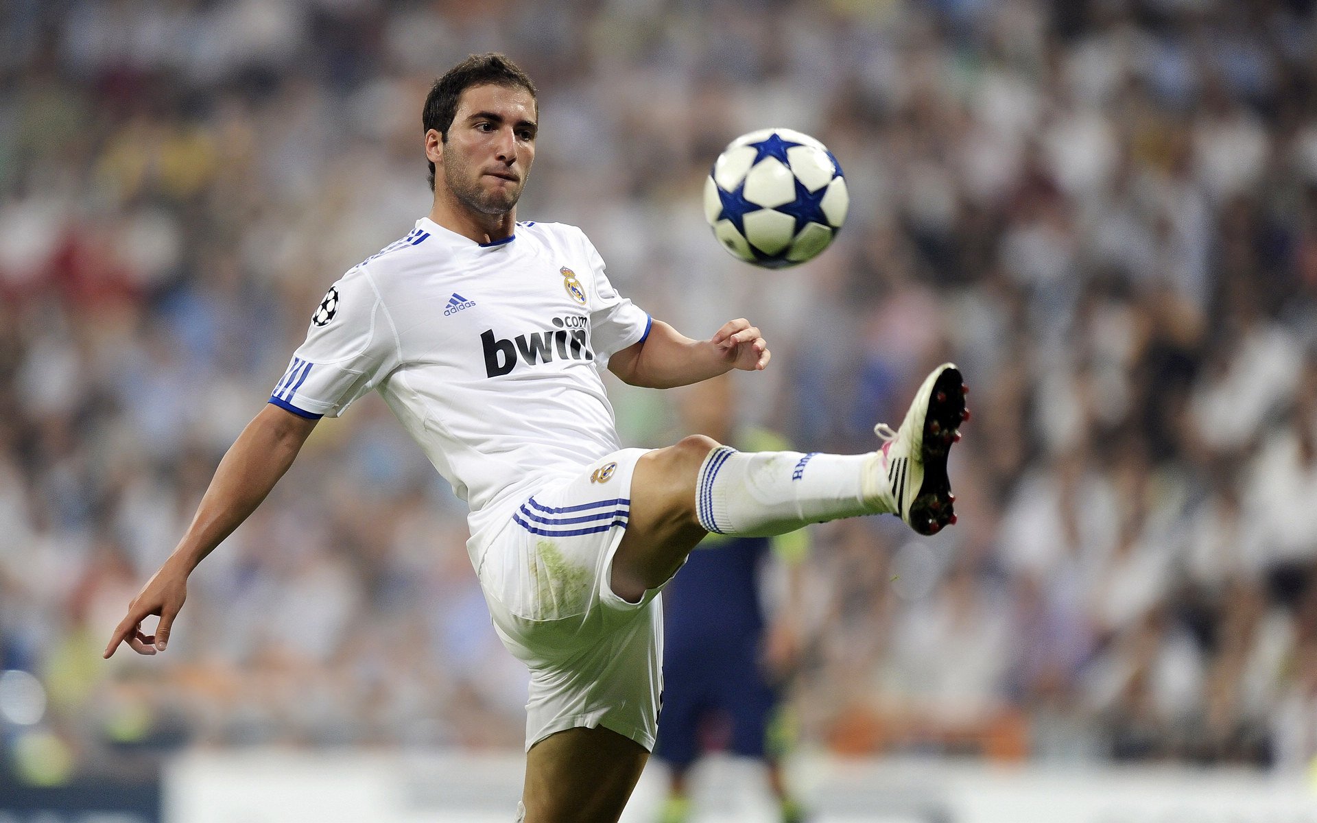 欧冠淘汰赛焦点战中的NBA启示，快船冲垮勇士，篮球场上的足球智慧